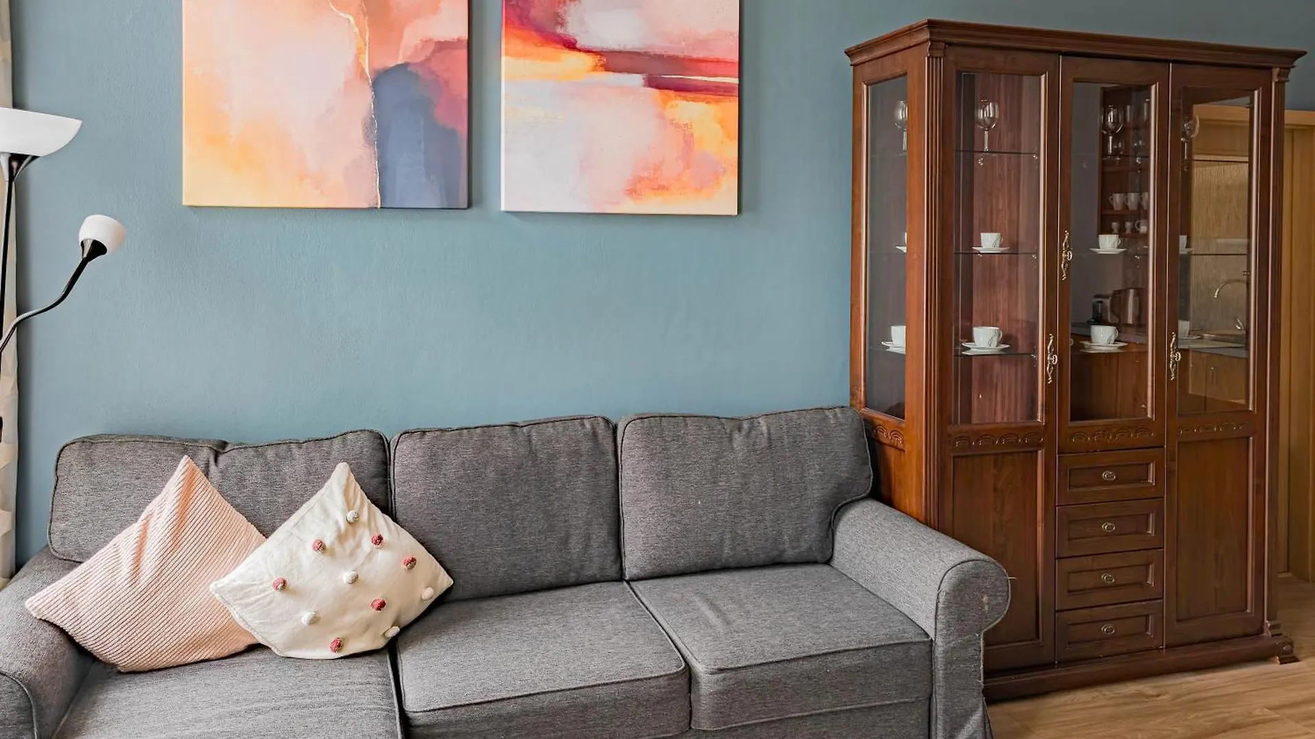 Modern Cozy Apartment By Ruterra Prag