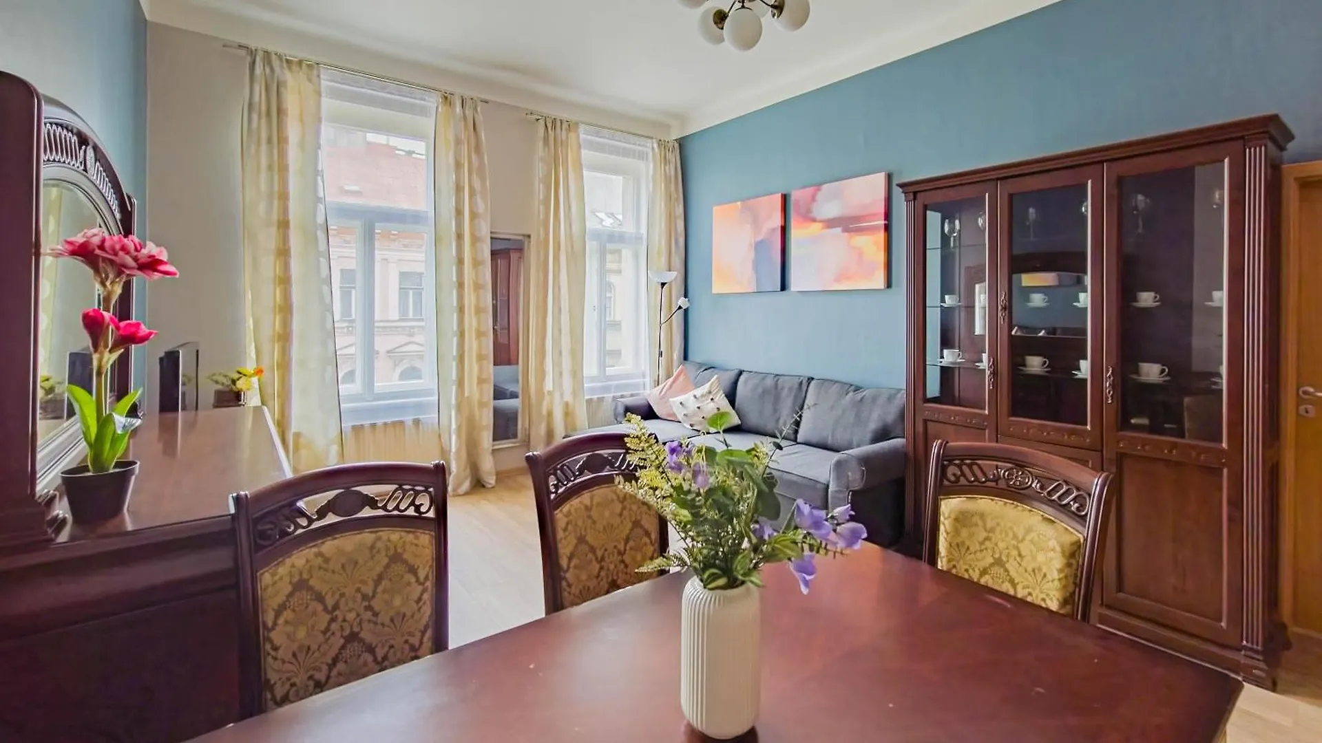Modern Cozy Apartment By Ruterra Praga